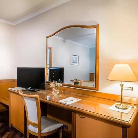 Capital Hotell 4*